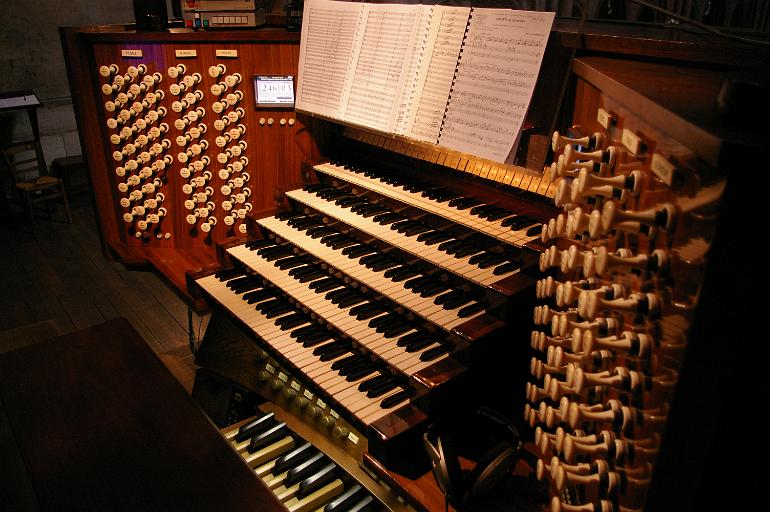 032 - Console.JPG